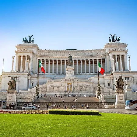 Piazza Venezia Luxe Apartment