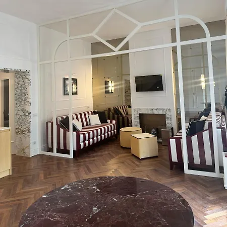 Piazza Venezia Luxe Apartment Rome